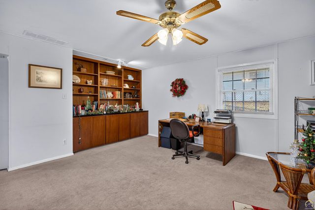 1638 SW 28th ST, Topeka, KS 66611