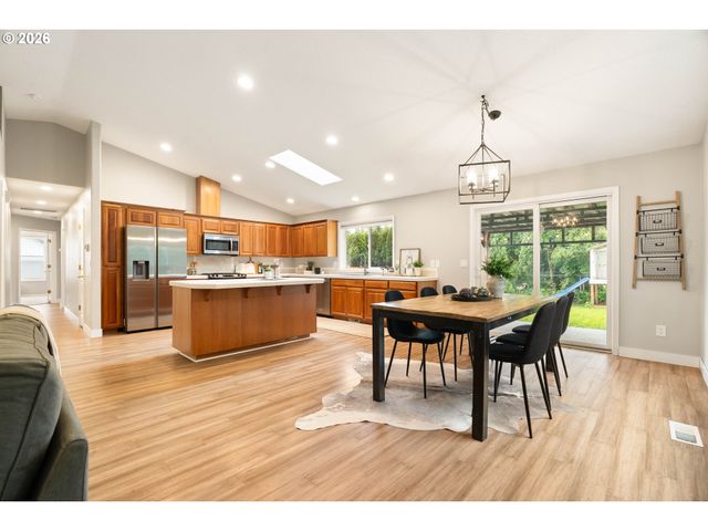 6590 Sw LOMBARD Ave, Beaverton, OR 97008