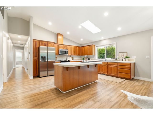 6590 Sw LOMBARD Ave, Beaverton, OR 97008