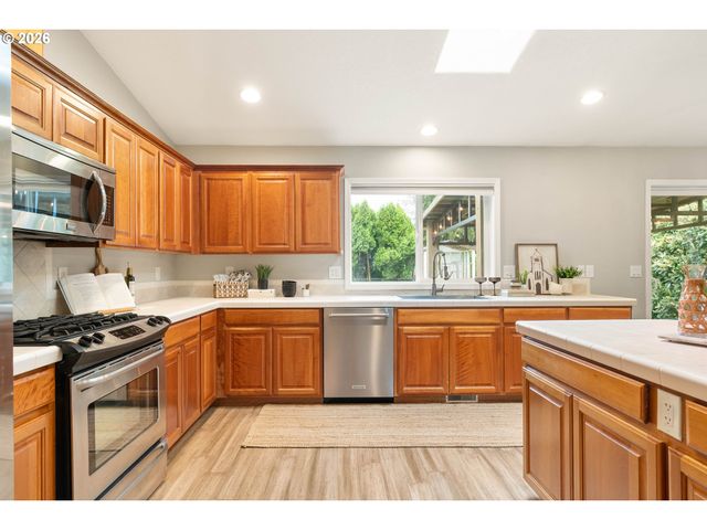 6590 Sw LOMBARD Ave, Beaverton, OR 97008