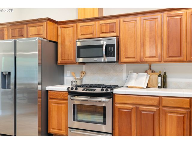 6590 Sw LOMBARD Ave, Beaverton, OR 97008