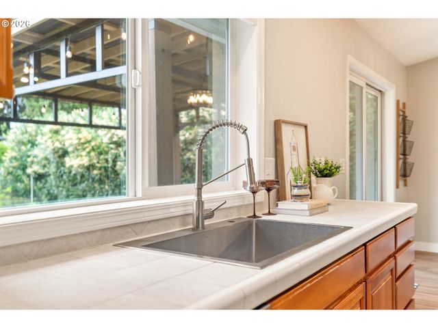 6590 Sw LOMBARD Ave, Beaverton, OR 97008