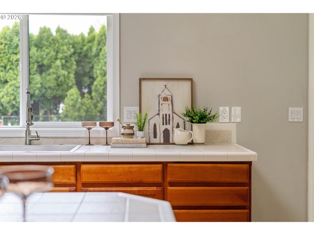 6590 Sw LOMBARD Ave, Beaverton, OR 97008