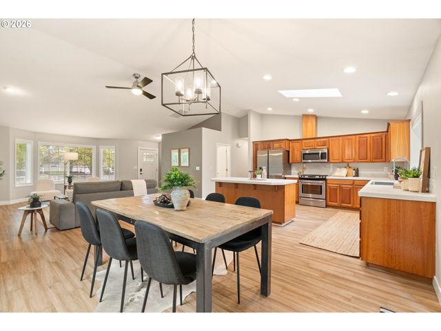 6590 Sw LOMBARD Ave, Beaverton, OR 97008