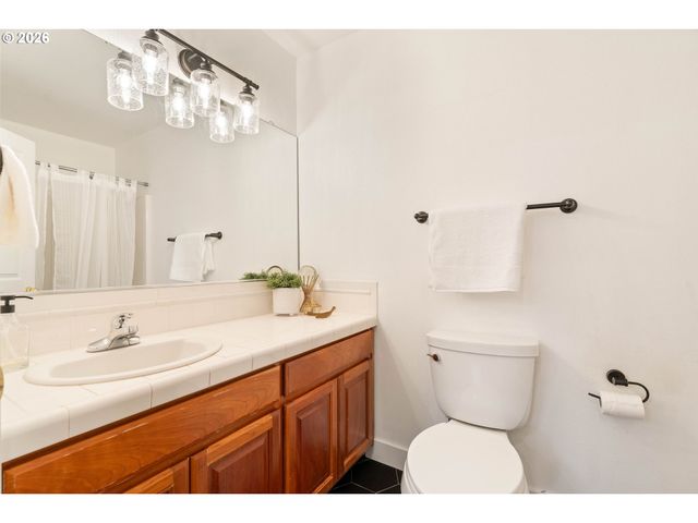 6590 Sw LOMBARD Ave, Beaverton, OR 97008