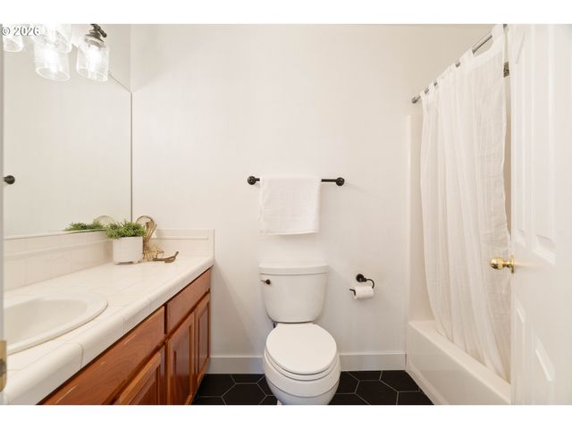 6590 Sw LOMBARD Ave, Beaverton, OR 97008