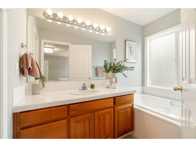 6590 Sw LOMBARD Ave, Beaverton, OR 97008