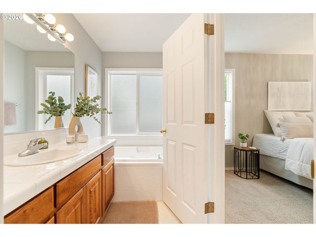 6590 Sw LOMBARD Ave, Beaverton, OR 97008