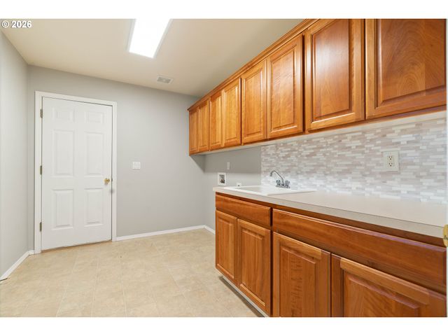 6590 Sw LOMBARD Ave, Beaverton, OR 97008