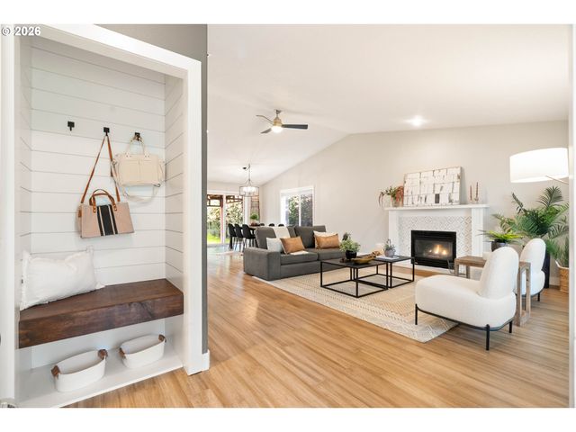 6590 Sw LOMBARD Ave, Beaverton, OR 97008