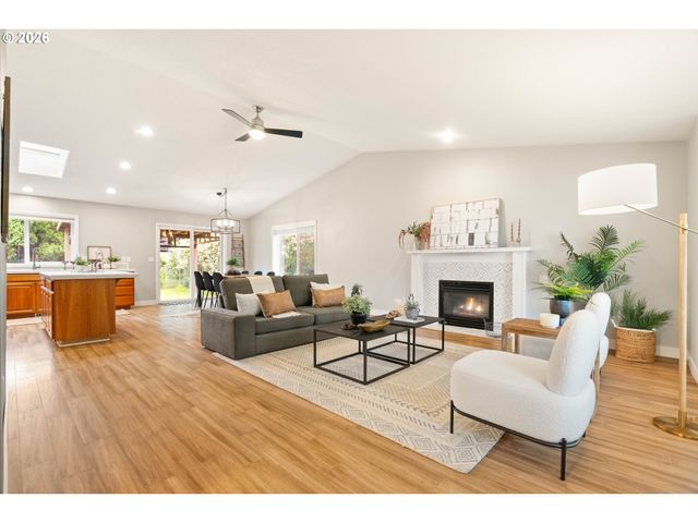 6590 Sw LOMBARD Ave, Beaverton, OR 97008