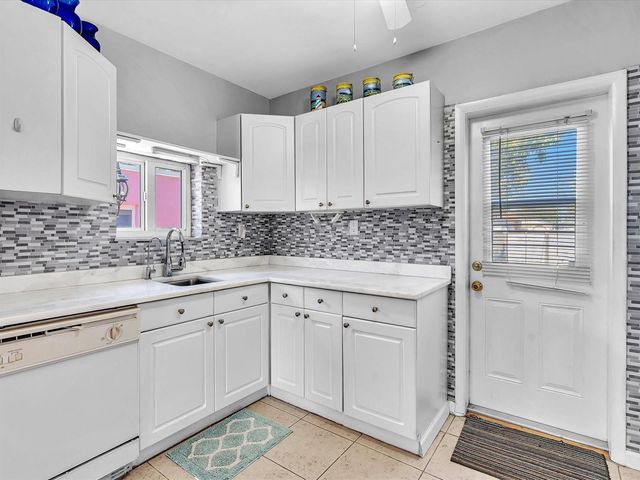 1835 Roosevelt Street, Hollywood, FL 33020