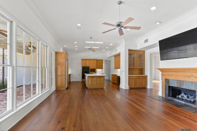 837 Myrtle View Dr, Baton Rouge, LA 70810