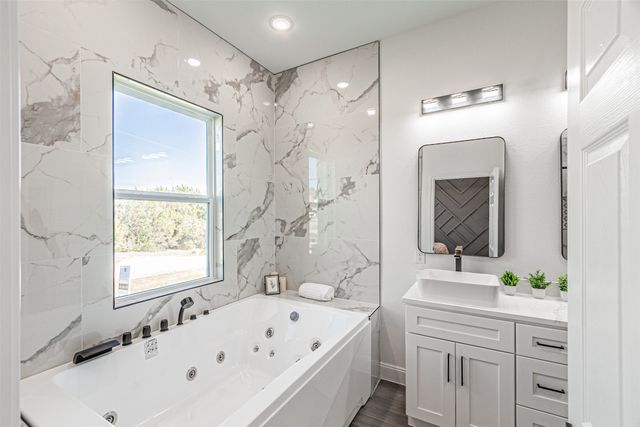 2406 Beverly Drive, Granbury, TX 76048