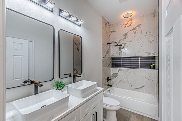 2406 Beverly Drive, Granbury, TX 76048