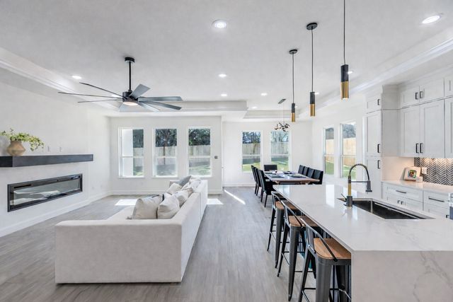 2406 Beverly Drive, Granbury, TX 76048