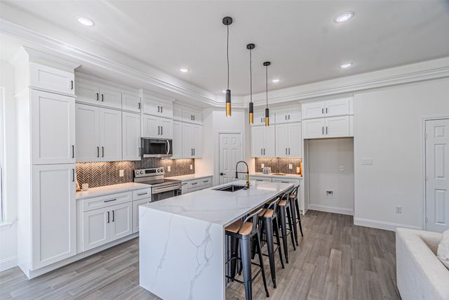 2406 Beverly Drive, Granbury, TX 76048