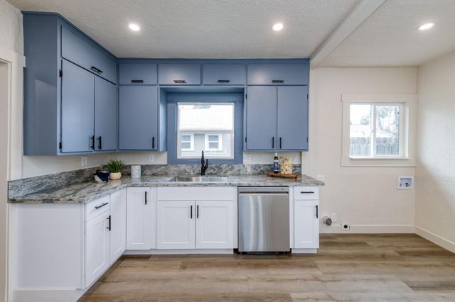 1463 N Ferger Avenue, Fresno, CA 93728