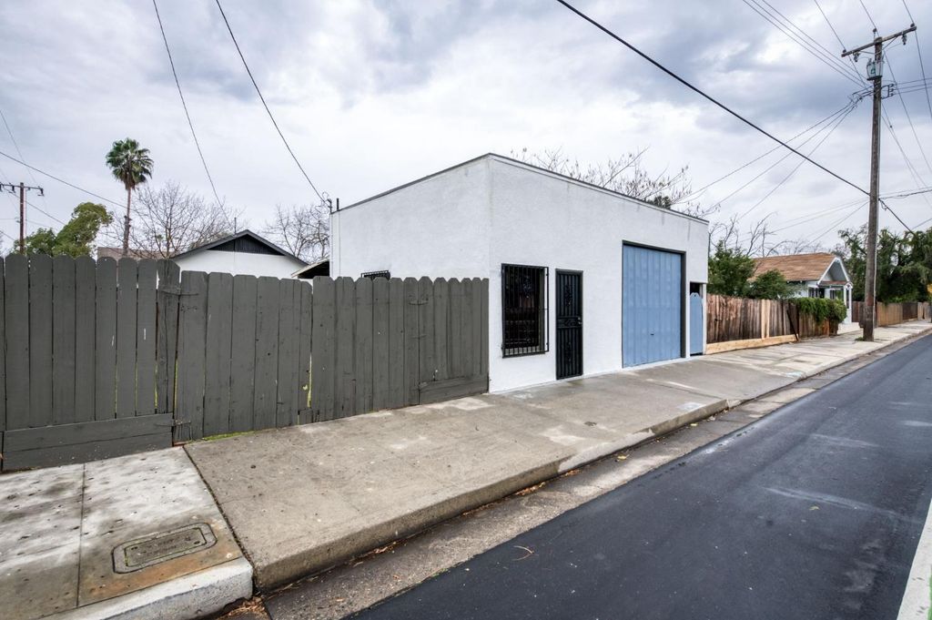 Image 22 of property listing at 1463 N Ferger Avenue, Fresno, CA 93728