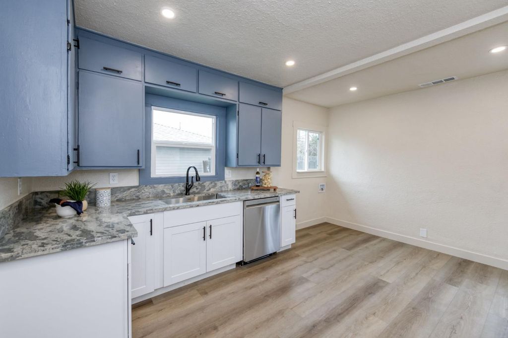 Image 6 of property listing at 1463 N Ferger Avenue, Fresno, CA 93728