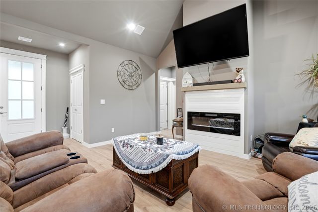 25115 S 519 Road, Park Hill, OK 74451