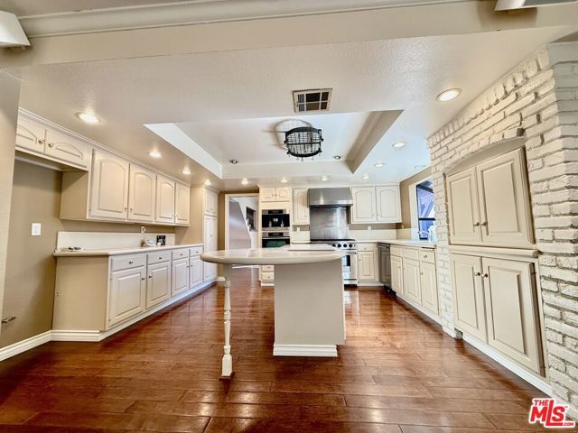 30402 Penrod Drive, Agoura Hills, CA 91301