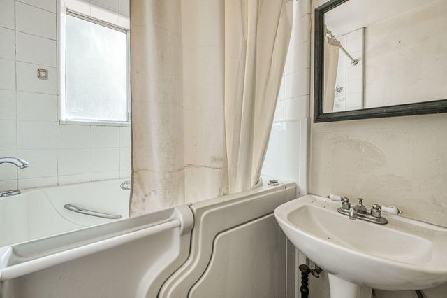 908 S Clark Street, Visalia, CA 93292