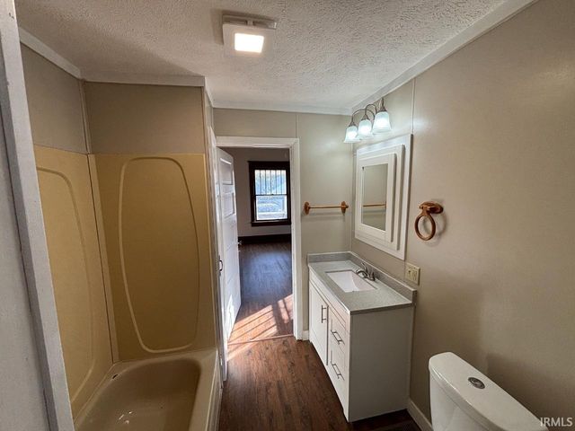 1911 S Walnut Street, Muncie, IN 47302