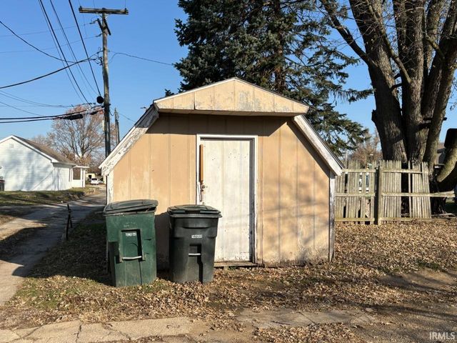 1911 S Walnut Street, Muncie, IN 47302