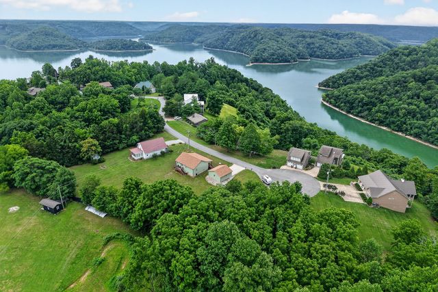 240 Dillon Ln, Baxter, TN 38544