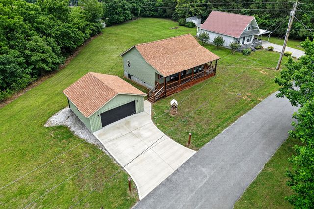 240 Dillon Ln, Baxter, TN 38544