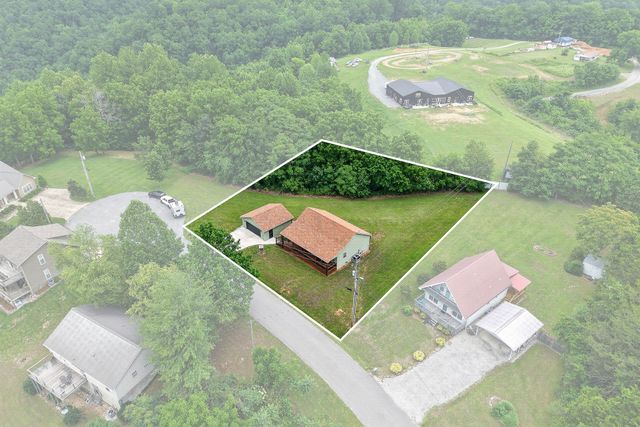 240 Dillon Ln, Baxter, TN 38544
