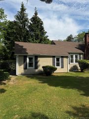 15 Ingersoll Street, Huntington Station, NY 11746