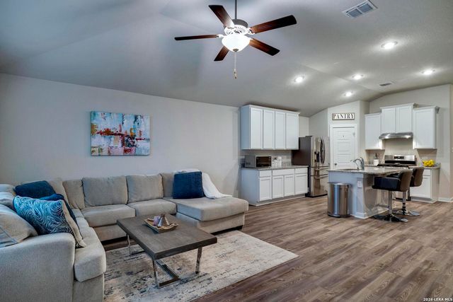 6910 Shiraz Way, Converse, TX 78109