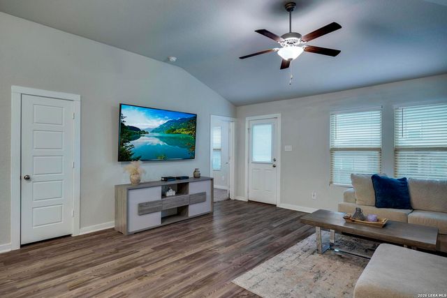 6910 Shiraz Way, Converse, TX 78109