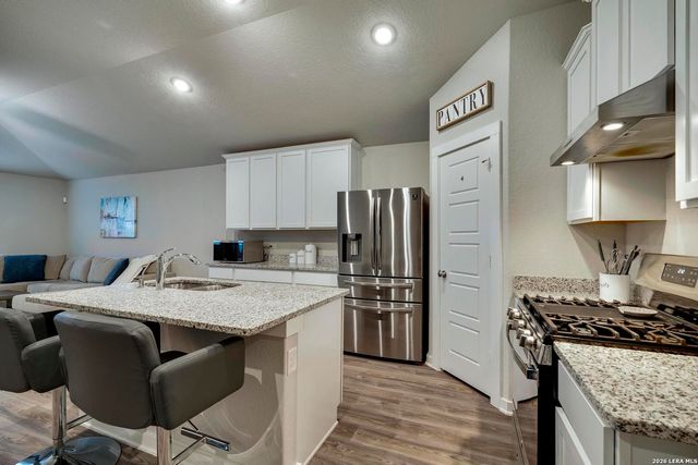 6910 Shiraz Way, Converse, TX 78109