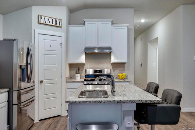 6910 Shiraz Way, Converse, TX 78109