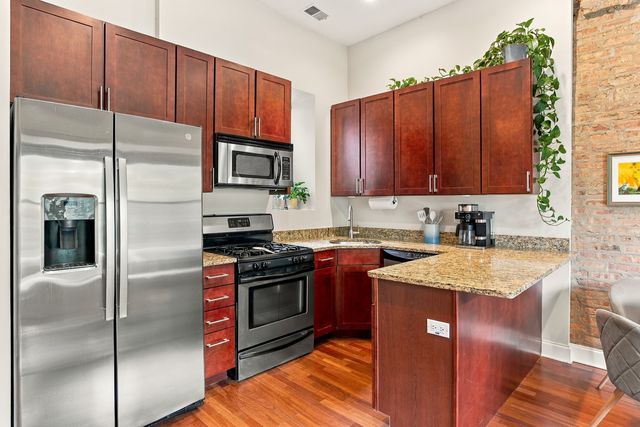 1965 W Cullom Avenue 3, Chicago, IL 60613