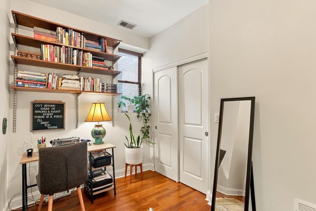 1965 W Cullom Avenue 3, Chicago, IL 60613