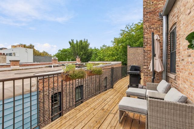 1965 W Cullom Avenue 3, Chicago, IL 60613