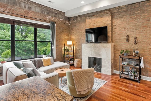 1965 W Cullom Avenue 3, Chicago, IL 60613