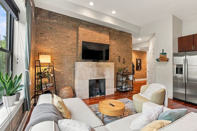 1965 W Cullom Avenue 3, Chicago, IL 60613