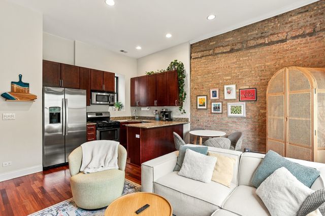 1965 W Cullom Avenue 3, Chicago, IL 60613