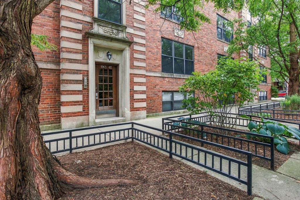 1965 W Cullom Avenue 3, Chicago, IL 60613