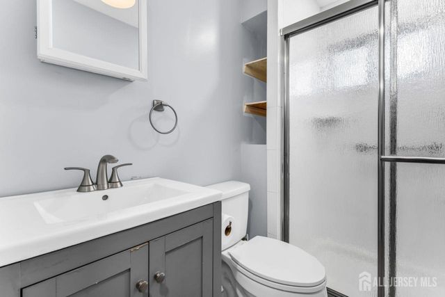 6 Middlesex Road, Matawan, NJ 07747