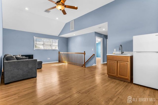 6 Middlesex Road, Matawan, NJ 07747