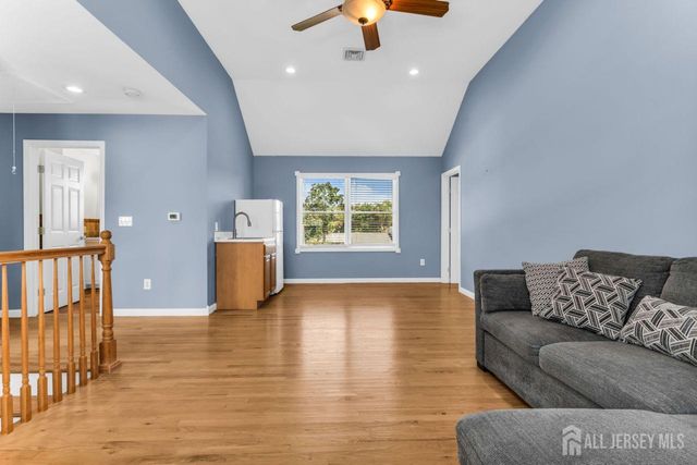 6 Middlesex Road, Matawan, NJ 07747