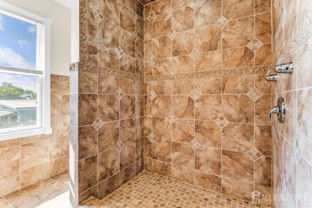 6 Middlesex Road, Matawan, NJ 07747