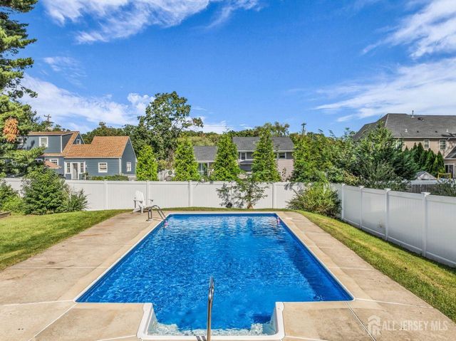 6 Middlesex Road, Matawan, NJ 07747