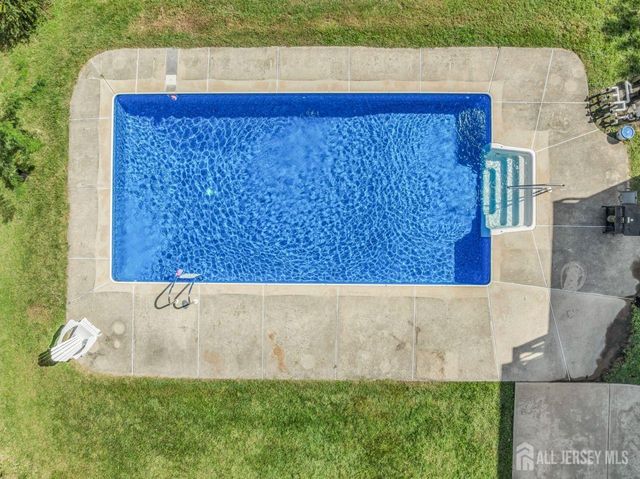6 Middlesex Road, Matawan, NJ 07747